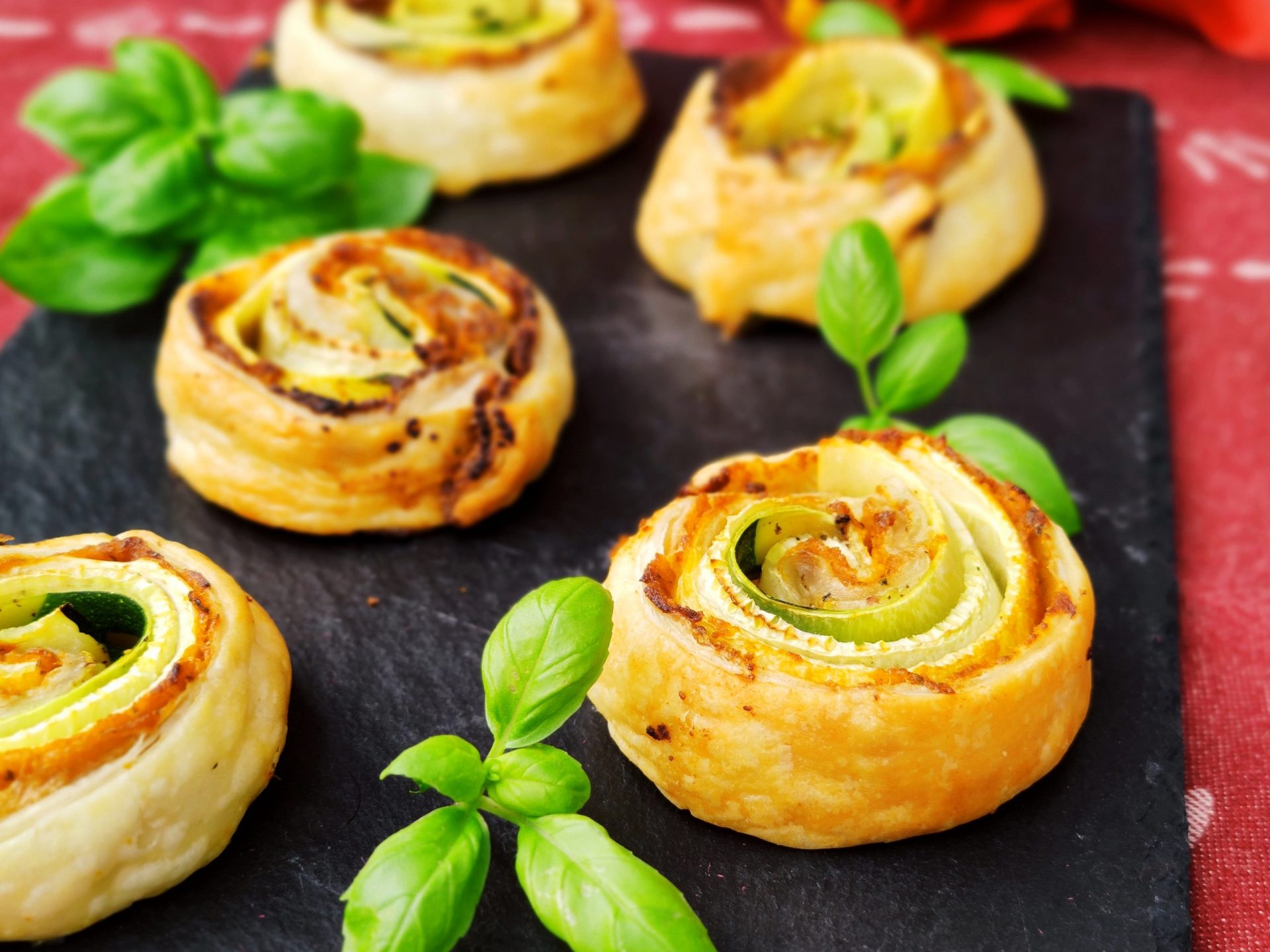 Zucchini-Pesto-Schnecken - Tochas Tellergrün