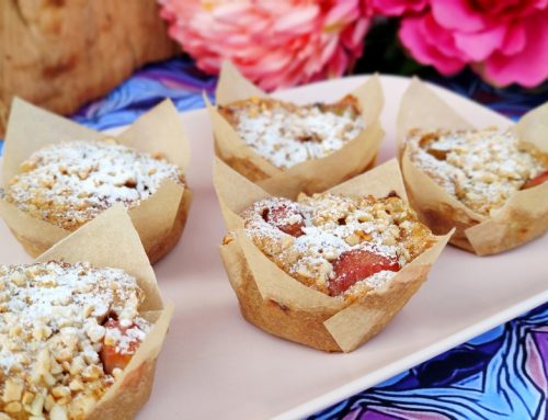 Rhabarber-Muffins mit gehackten Mandeln